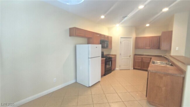 Building Photo - 9351 Pinewood Ridge St