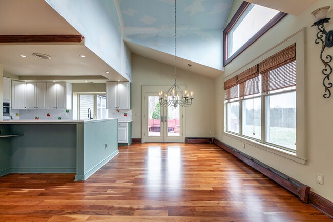 Building Photo - 411 Beach St