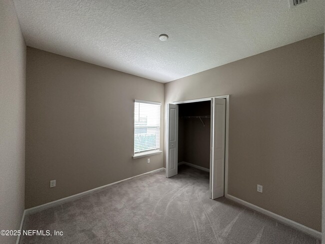 Building Photo - 3960 Cloverdale Ct