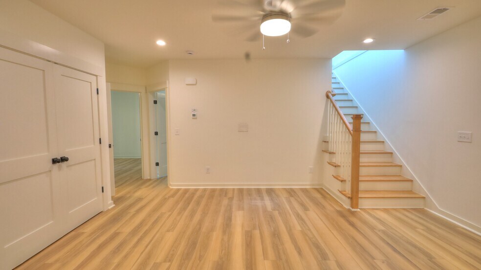 Unit B - 345 W Stewart Ave