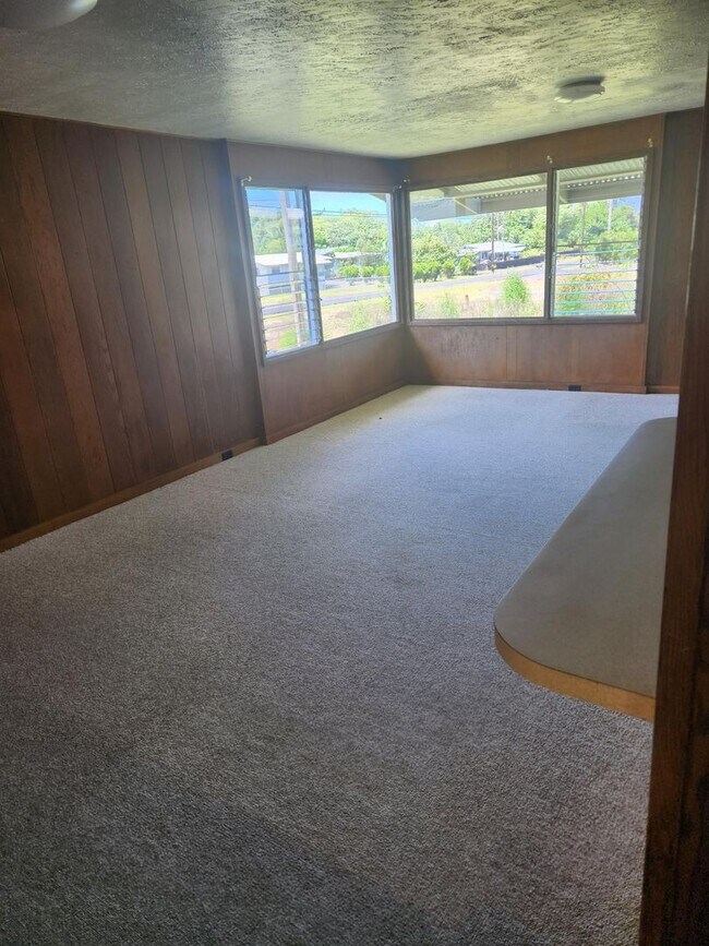 Building Photo - 3 Bedroom, 2 Bath Home in Hilo