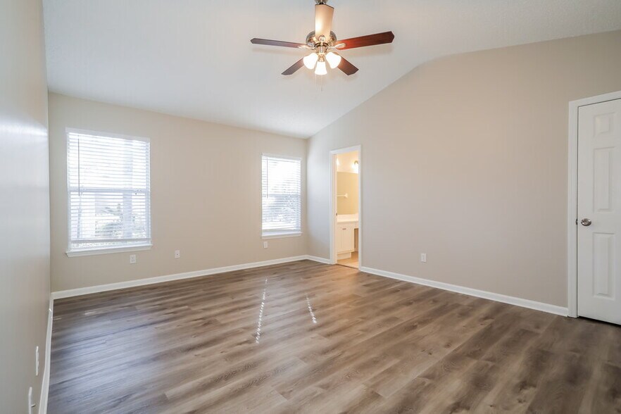 Building Photo - 3266 Sexton Dr
