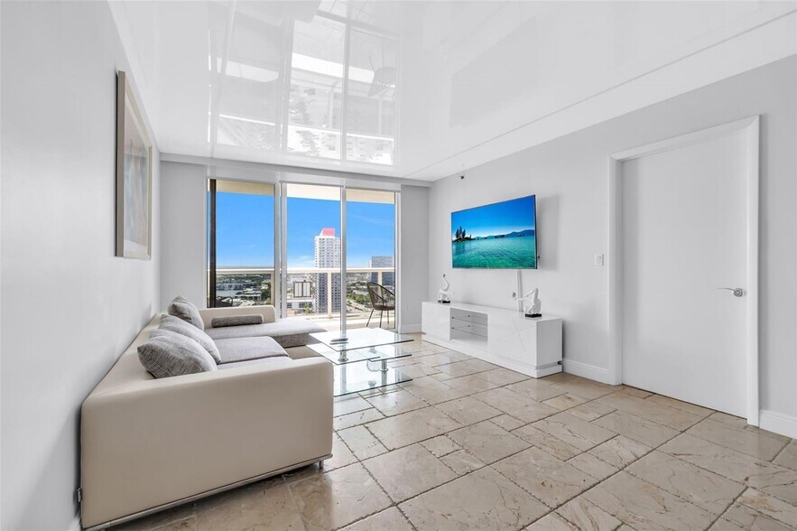 Primary Photo - 1800 S Ocean Dr