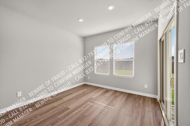 Building Photo - 2405 Nicole Dr
