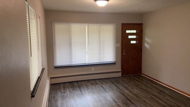 Building Photo - 536 S Main St