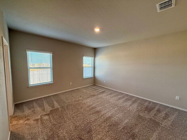 Building Photo - Lovely 1-story 4 bedroom/2 bath home is an...
