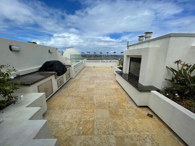 Building Photo - 61 The Point