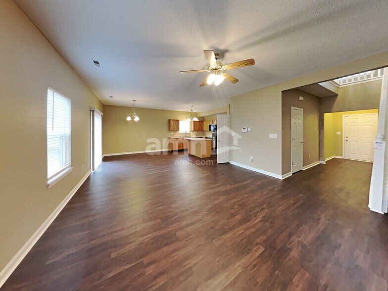 Building Photo - 657 Blue Meadow Dr