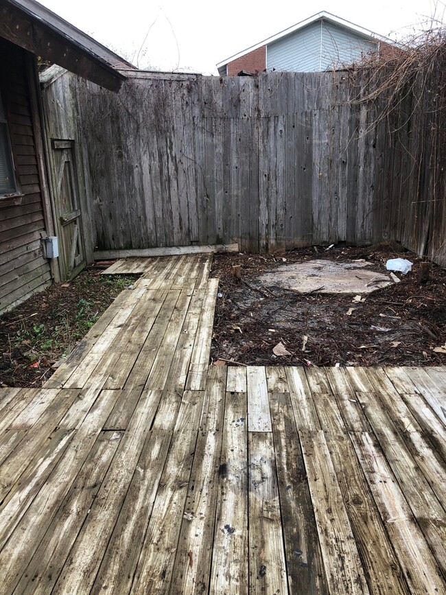 Building Photo - Bungalow with Private Fenced Back Yard. Wa...