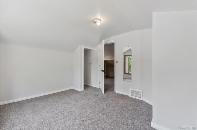 Building Photo - 15450 Lola Dr
