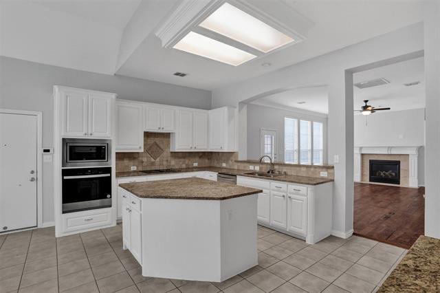 Building Photo - 1511 Westmont Dr