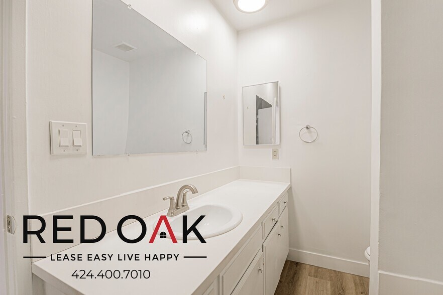 Building Photo - 2065 Rodney Dr