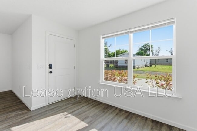 Building Photo - 34 Pine St