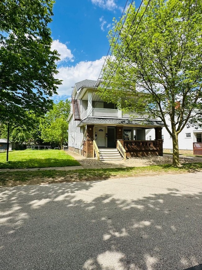 Building Photo - 4014 Cypress Ave