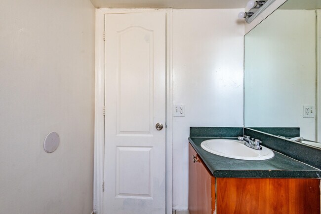 Building Photo - 4061 N Dixie Hwy