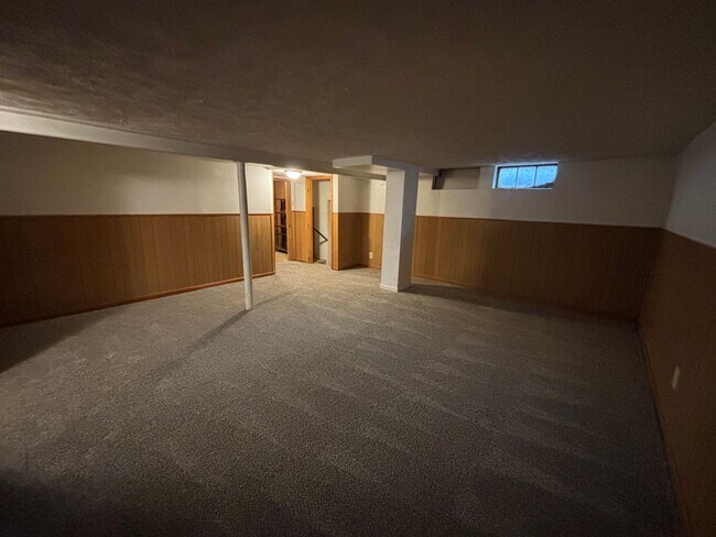 Building Photo - Charming Hilltop Home with Stunning City Views