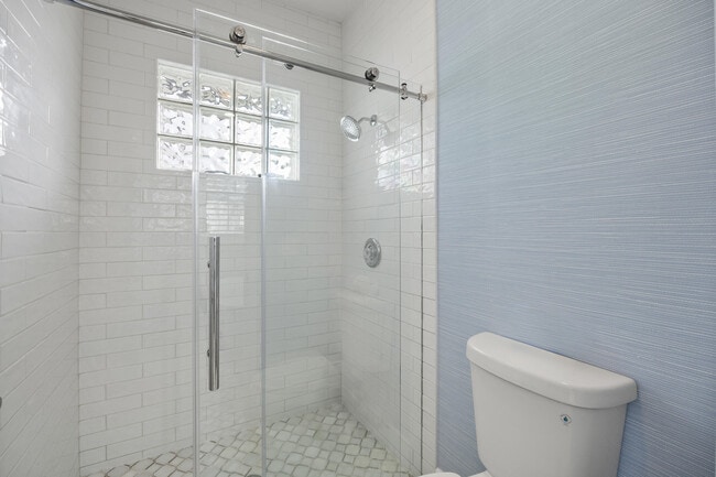 Building Photo - 9806 SE Landing Pl