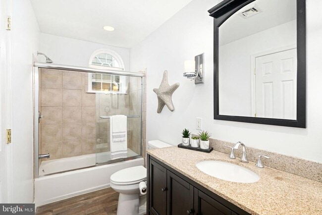 Building Photo - 536 W Montgomery Ave