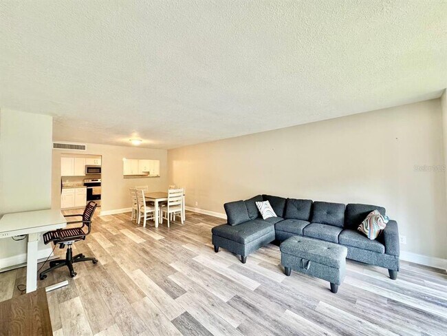 Building Photo - 220 Belleview Blvd