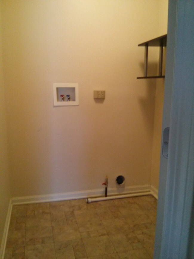 laundry - 1401 Millbrook Dr