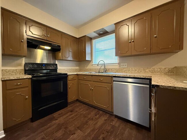 Building Photo - 5906 Mountainclimb Dr
