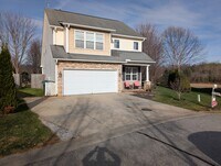 Building Photo - 6 Maxim Ct