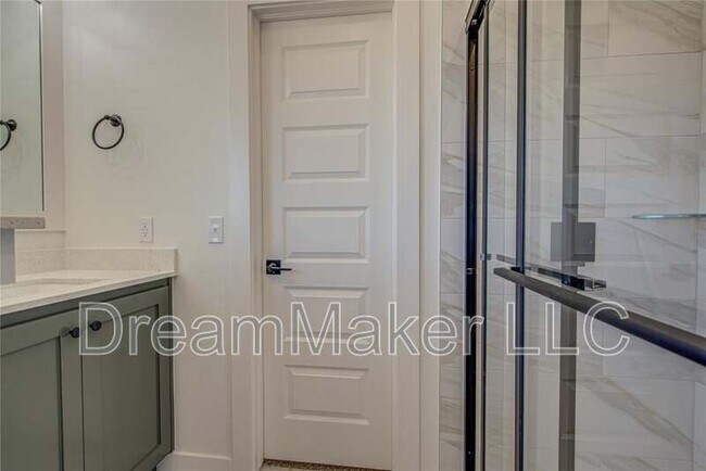 Building Photo - 126 Hope Ave