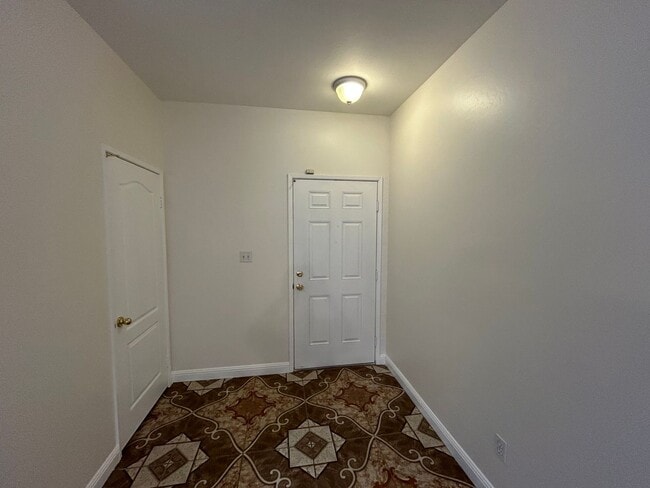 Building Photo - Cute 3 Bed/2 Bath SE Bakersfield Home