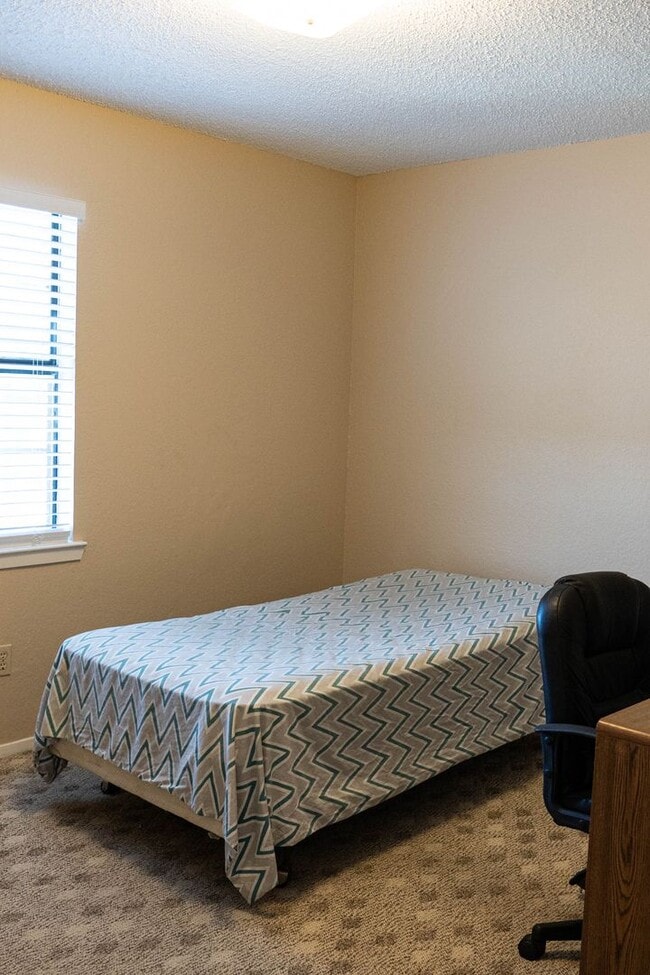 Building Photo - Waco Casablanca Condo!