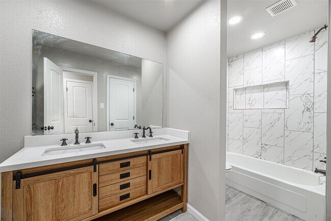Primary Photo - 5550 N Braeswood Blvd