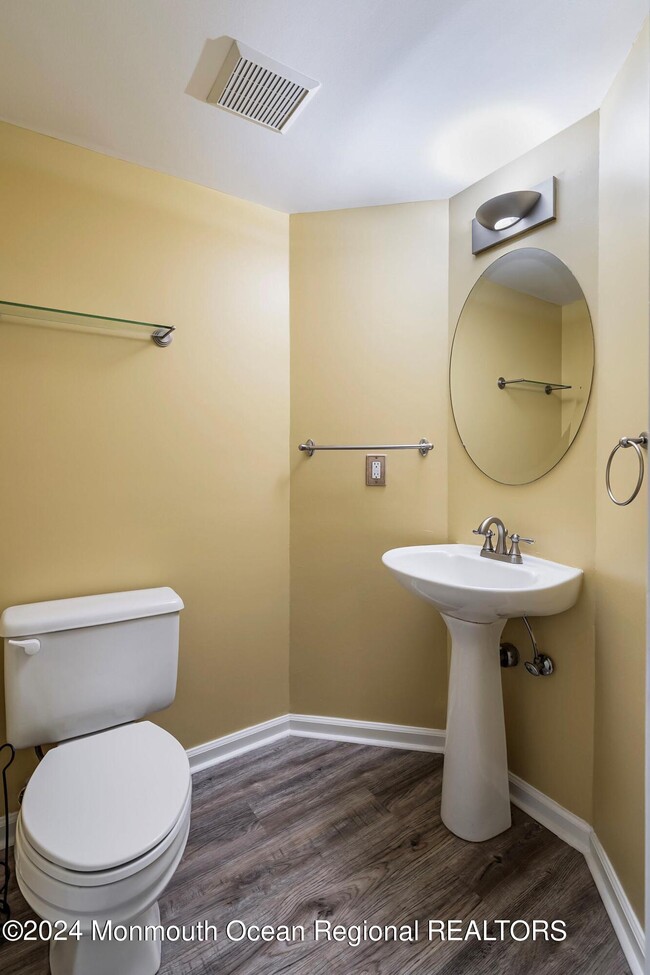 Building Photo - 707 Hatchery Ct