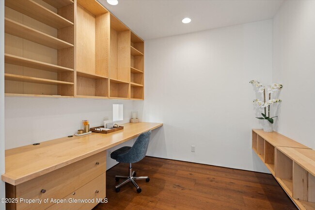 Building Photo - 302 Wild Spring Ln