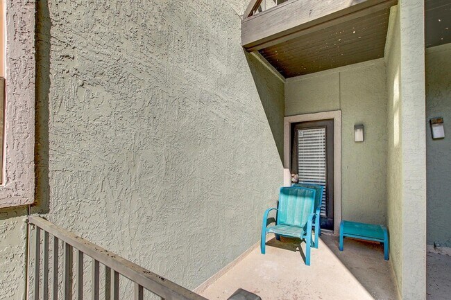 Building Photo - 807 W 25th St