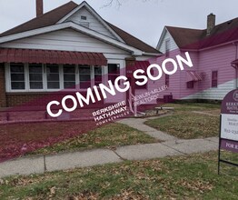 Building Photo - 2 bedroom 1 bath cottage