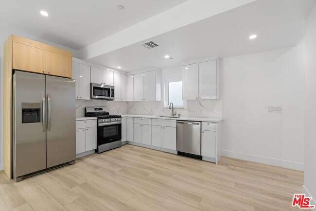 Building Photo - 10963 Calvert St