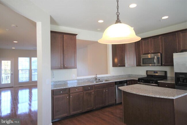 Building Photo - 515 Ellison Dr