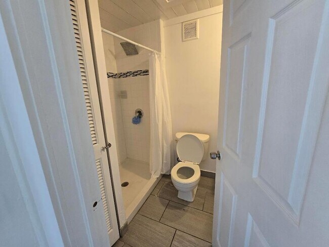 Building Photo - 301 S 7th St