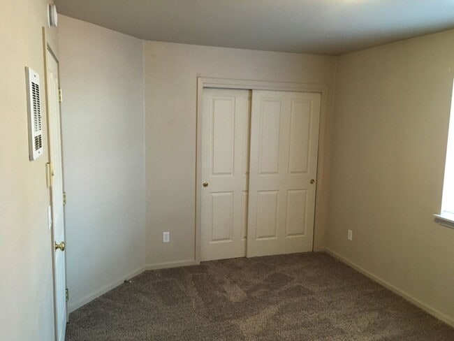 Building Photo - q418