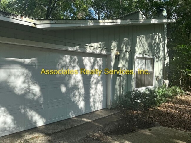 Building Photo - 3/2 North West!- 2 Weeks Free rent with im...