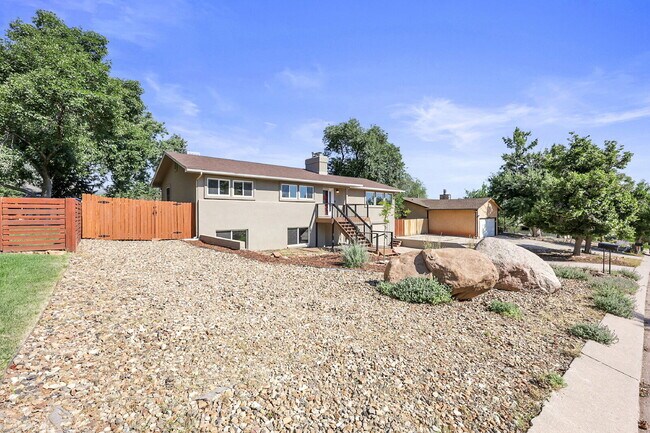 Building Photo - $3,600, 4-Bed, 3-Bath Updated Home in Mani...