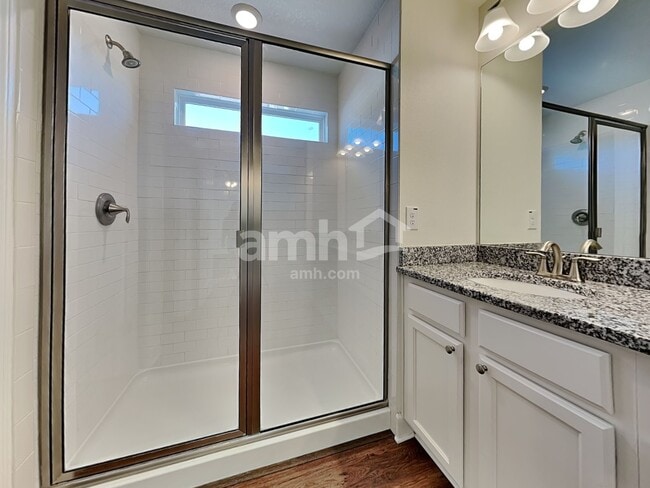 Building Photo - 921 Walden Pond Dr