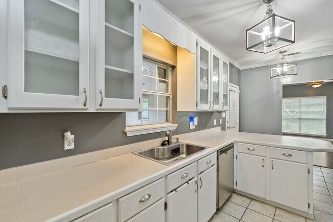 Building Photo - 330 Boggy Hollow Rd