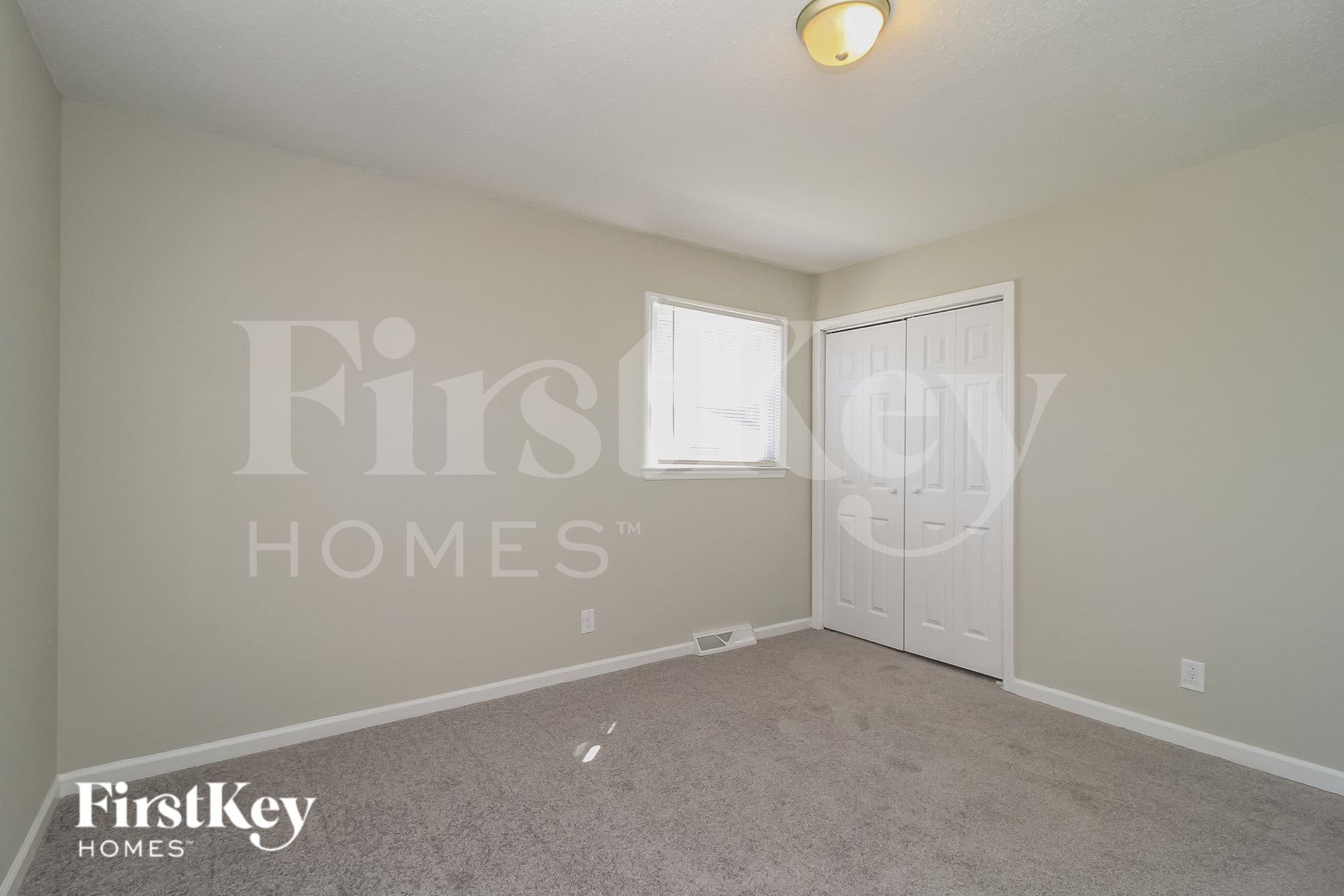 Building Photo - 318 Elm Dr