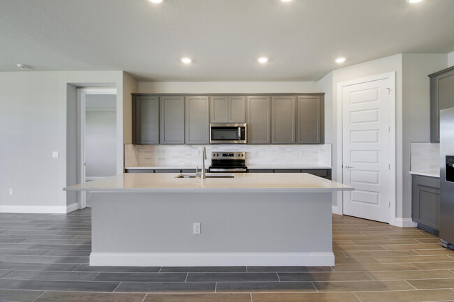 Building Photo - 8990 Dahlia Cir