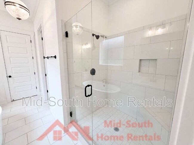 Building Photo - 5628 Draper Trail