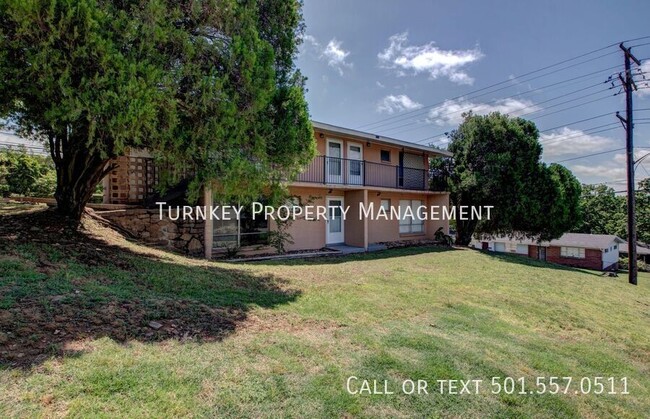 Building Photo - 4700 Lynn Ln