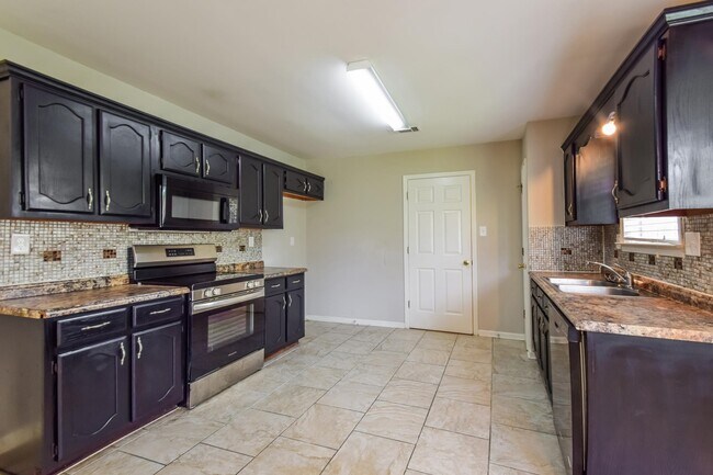 Building Photo - 7860 Freehold Dr