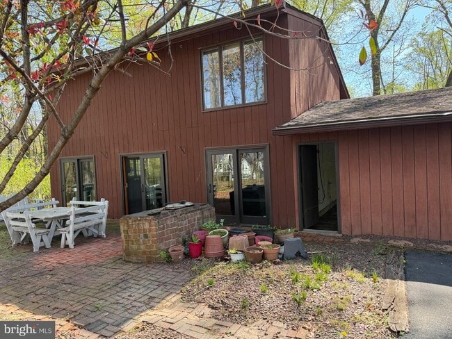 Building Photo - 11627 Pine Tree Dr