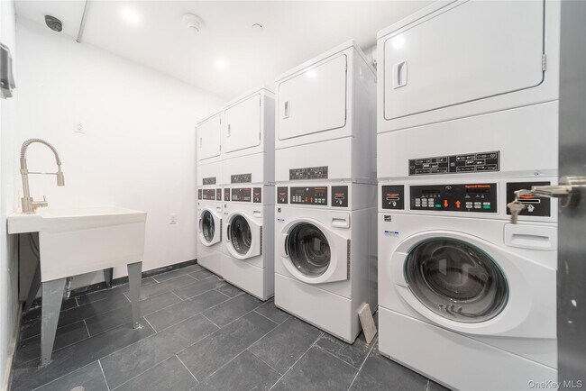 Building Photo - 132-59-132-41 41st Rd