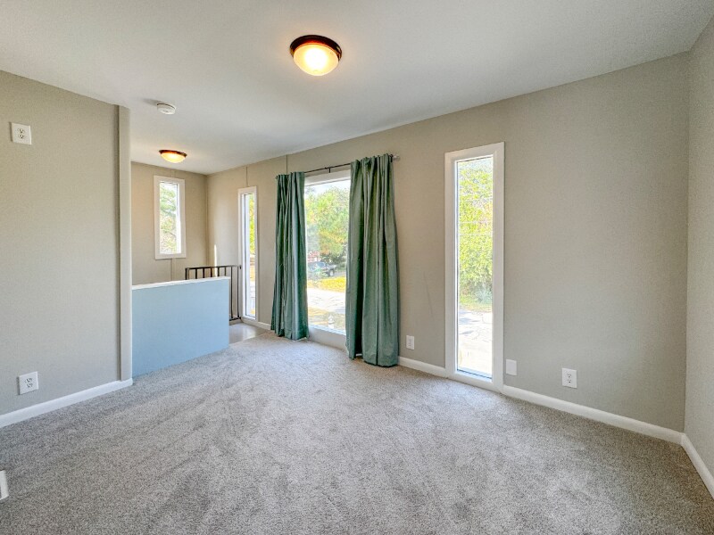 Building Photo - 2703 Homes Dr